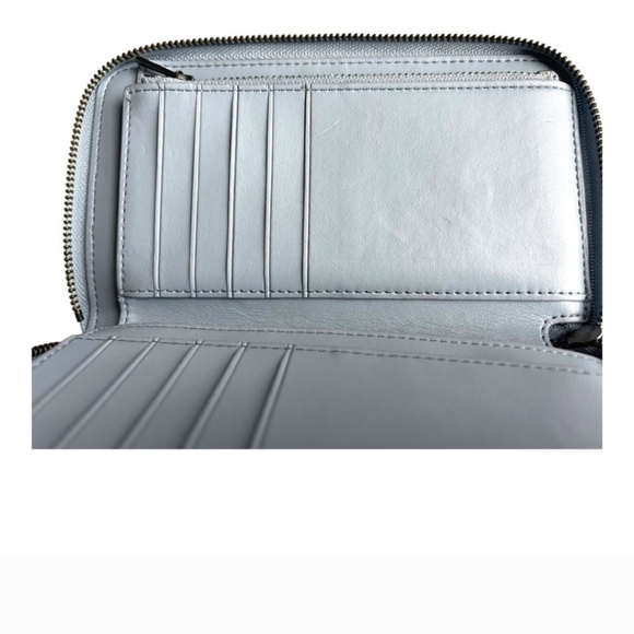 EUC-COACH Light Blue Gray Pebbled Leather Zip Around Wallet w/ Pearl Accents - Picture 12 of 13